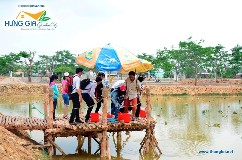 Hàng trăm người tham gia đại lễ phóng sinh tại hồ Tịnh Tâm