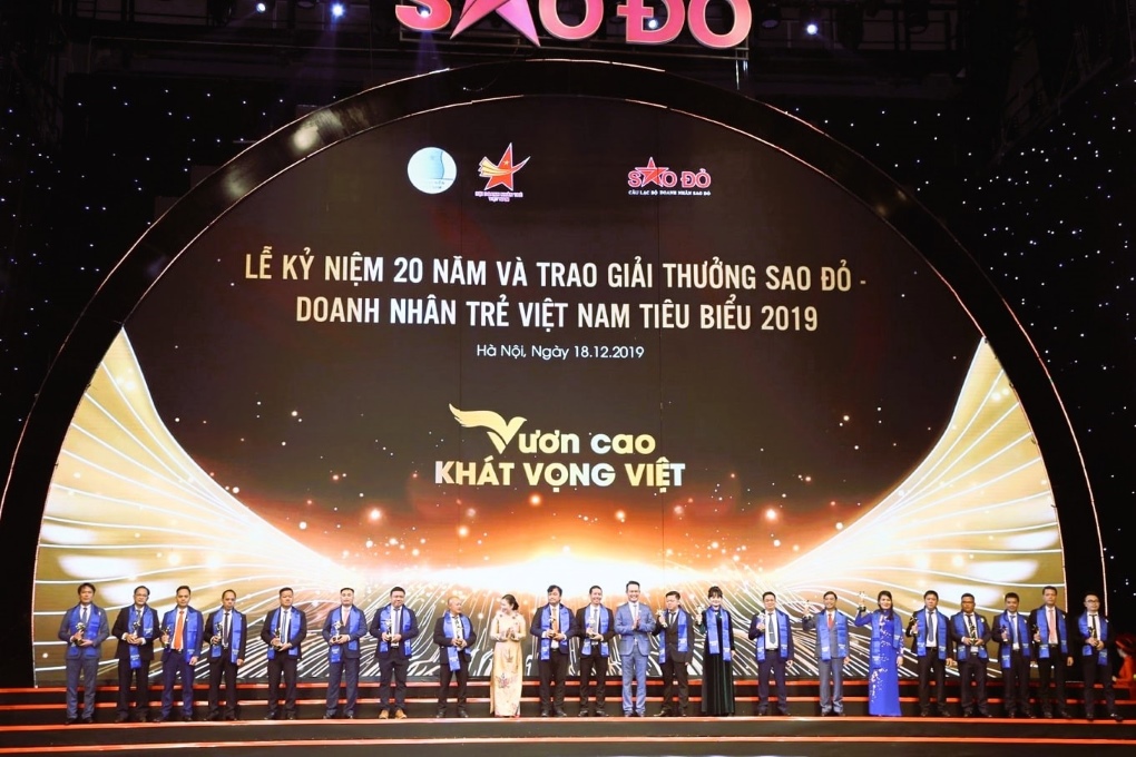 CHỦ TỊCH HĐQT THẮNG LỢI GROUP, ÔNG DƯƠNG LONG THÀNH NHẬN GIẢI THUỞNG SAO ĐỎ – DOANH NHÂN TRẺ VIỆT NAM TIÊU BIỂU 2019