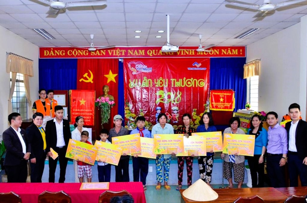 Người Thắng Lợi sẻ chia yêu thương
