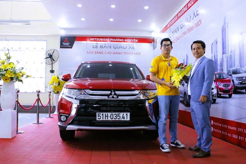 THẮNG LỢI GROUP TẶNG XE HẠNG SANG CHO GIÁM ĐỐC KINH DOANH XUẤT SẮC PHẠM VĂN BÌNH