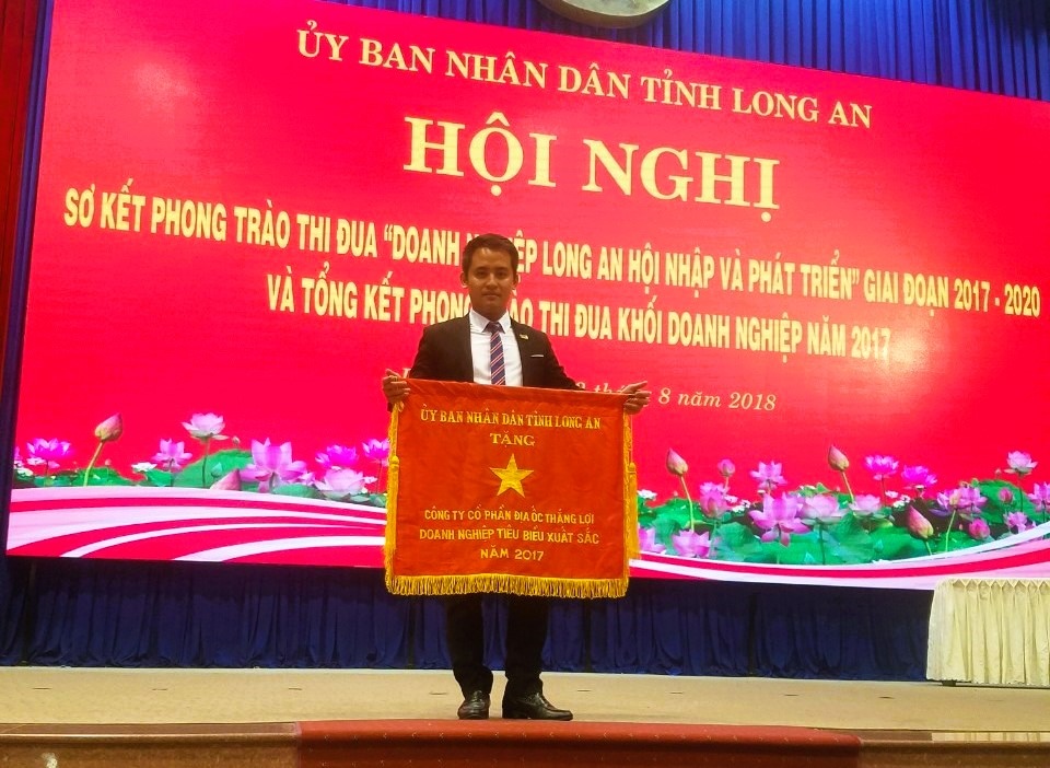 Thắng Lợi Group vinh dự nhận bằng khen Doanh nghiệp tiêu biểu xuất sắc năm 2017.