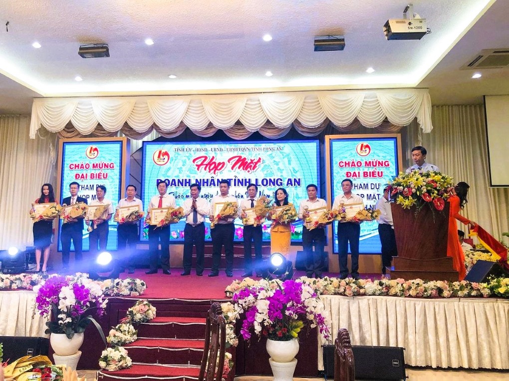 Thắng Lợi Group liên tiếp được vinh danh là doanh nghiệp tiêu biểu, xuất sắc năm 2020