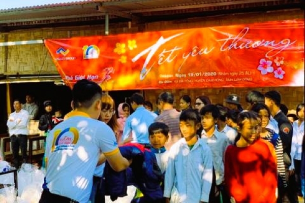 Thắng Lợi Group trao quà tết cho trẻ em nghèo ở Lâm Đồng
