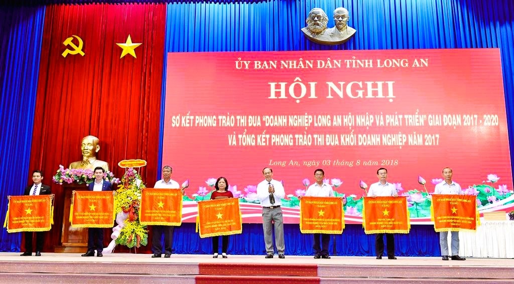 Thắng Lợi Group vinh dự nhận bằng khen Doanh nghiệp tiêu biểu xuất sắc năm 2017.